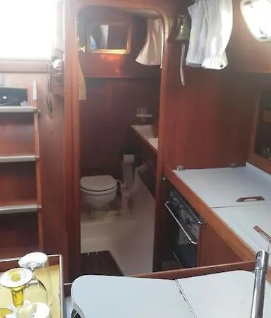Boat-apartamento Flotante Cadiz.. La Juanita Arroyo 船上ホテル *