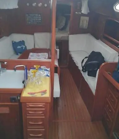 Boat-apartamento Flotante Cadiz.. La Juanita Arroyo * カディス