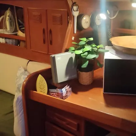 船上ホテル Boat-apartamento Flotante Cadiz.. La Juanita Arroyo *